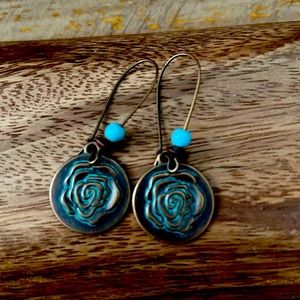 Cute metal dangle earrings brand new with bronze and turquoise color
